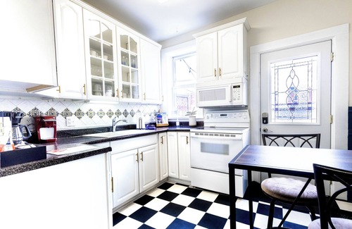 Dubuque House | DOWNTOWN HISTORIC BLUFF HOME in DUBUQUE