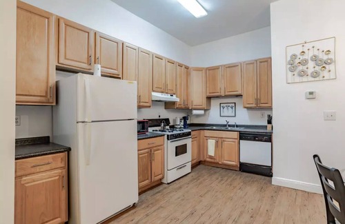 Central Business District Apartment | Downtown Historic District Apartment Walking Distance to Everything Quiet Street