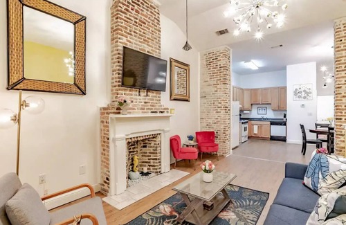 Central Business District Apartment | Downtown Historic District Apartment Walking Distance to Everything Quiet Street