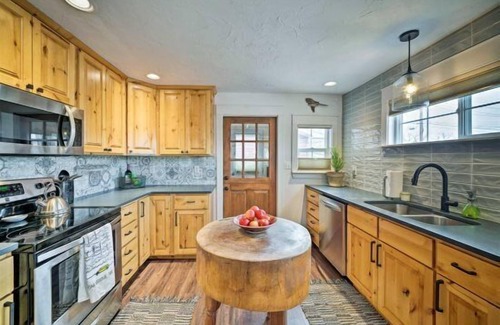 Cody House | Downtown Home with Custom Amenities