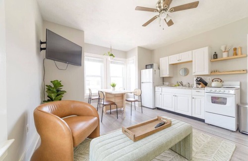Portsmouth House | Downtown House Sleeps 10 with 3 King Beds and More