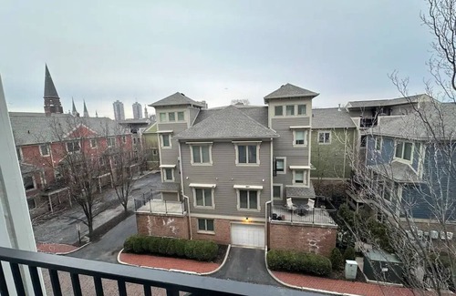 Lockerbie Square Apartment | Downtown Indy Studio Oasis: Steps to Sports & Fun!