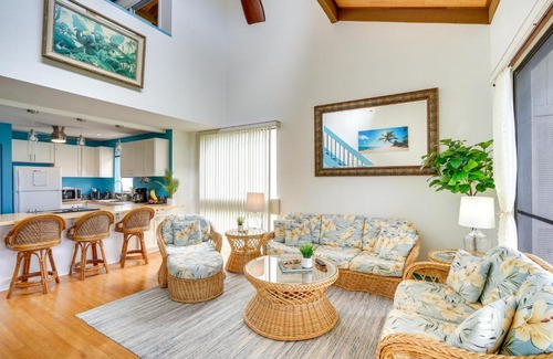 Historic Kailua Village Apartment | Downtown Kailua-Kona Condo with Pool and Views