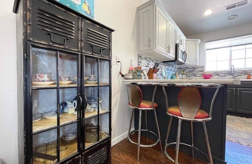 Kanab House | Downtown Kanab Family Townhome, Dew Drop Inn, Near Zion National Park and Bryce