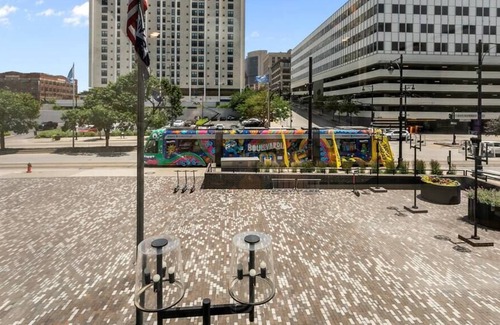 Downtown Kansas City Apartment | Downtown Kansas City One Bedroom Suite w/GYM