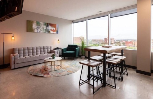 Downtown Kansas City Apartment | Downtown KC 2 Bedroom King/Queen Stunning View