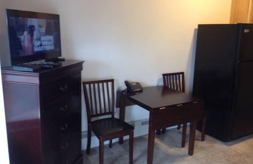 Kenai Apartment | Downtown kitchen Complete kitchen suite!
