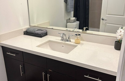 Vernon Apartment | Downtown LA - Free Parking- Legends Loft!