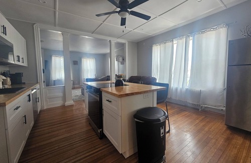 Yachting Village House | Downtown living 3 bed 3rd fl