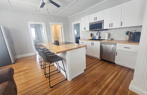 Yachting Village House | Downtown living 3 bed 3rd fl