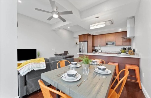 Downtown Pittsburgh House | Downtown Loft | Skyline Views | Free Parking | Gym