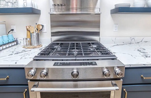 North Central Columbia Apartment | Downtown Loft w/Gourmet Kitchen. Walk Everywhere!