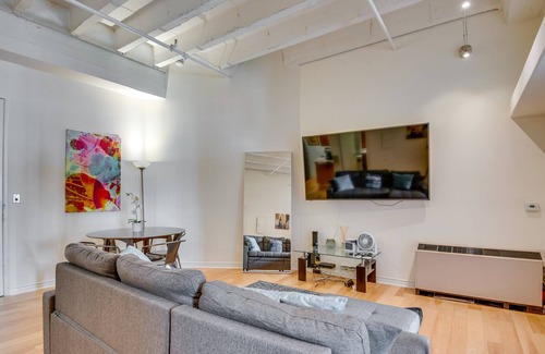 Historic Core Condo | Downtown Los Angeles Condo w/ Shared Rooftop Pool!