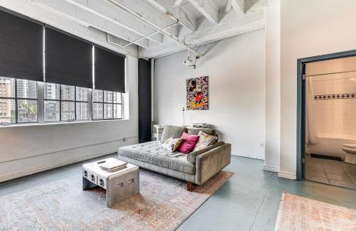 Historic Core Apartment | Downtown Los Angeles Condo with Rooftop Pool Access