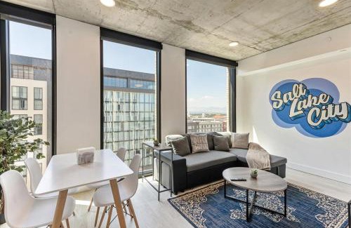 Rio Grande Apartment | Downtown Lux Bldg - Rooftop Pool-hottub - King bed
