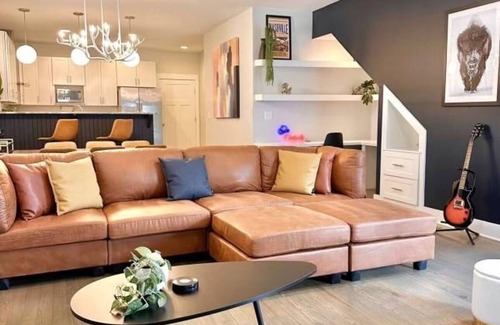 Salemtown House | Downtown Luxury - 1.6m Walk to Downtown Nash!