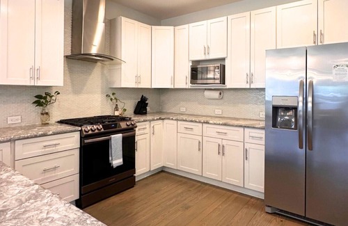 Salemtown House | Downtown Luxury - 1.6m Walk to Downtown Nash!