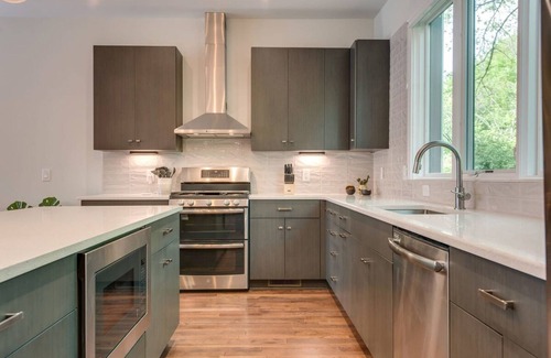 North Nashville House | Downtown Luxury - 10 Beds Free Parking
