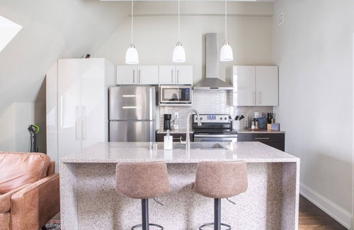 East Town Apartment | Downtown Luxury 1BR Loft