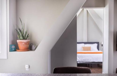 East Town Apartment | Downtown Luxury 1BR Loft