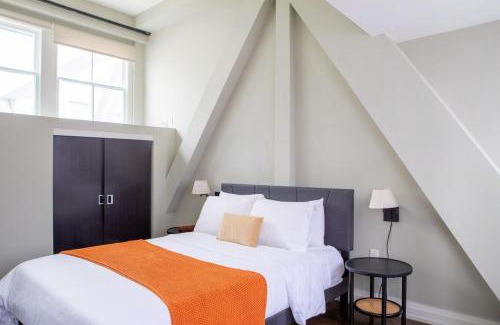 East Town Apartment | Downtown Luxury 1BR Loft
