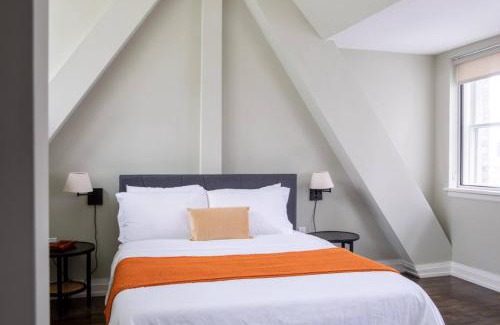 East Town Apartment | Downtown Luxury 1BR Loft