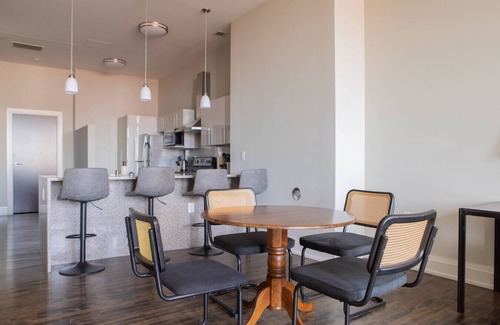 East Town Apartment | Downtown Luxury 2BR Loft