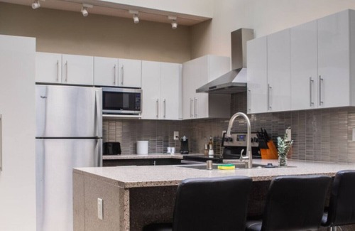East Town Apartment | Downtown Luxury 2BR Penthouse Apt
