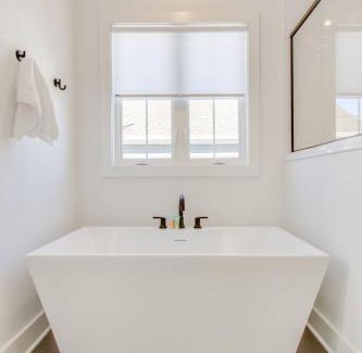 Hope Gardens House | Downtown Luxury Home Great for Big Groups