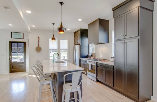 Buena Vista House | Downtown Luxury Home! Great for Big Groups