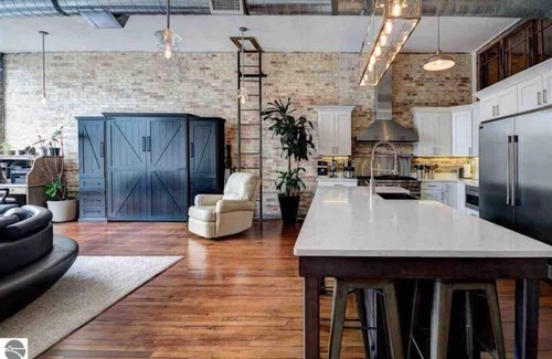 Traverse City Apartment | Downtown Luxury Traverse City Loft on Union St