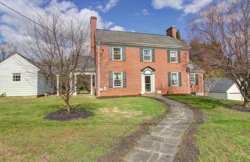 Lynchburg House | Downtown Lynchburg Getaway with Parking Convenience and Minutes to Downtown
