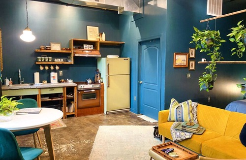 Central Business District Apartment | Downtown Lynchburg, Vintage Courtyard Loft, Va