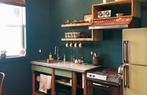 Central Business District Apartment | Downtown Lynchburg, Vintage Courtyard Loft, Va