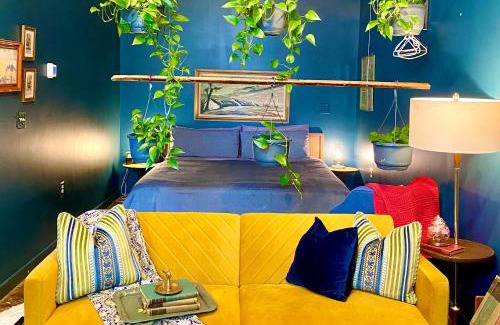 Central Business District Apartment | Downtown Lynchburg, Vintage Courtyard Loft, Va