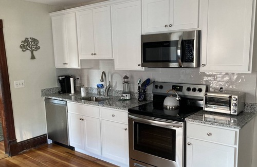 Old Saybrook Center Apartment | Downtown, Main Street, Center of it All Location