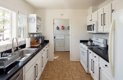 The Strand Apartment | Downtown Manhattan Beach Getaway, Ocean Views, Walk to Beach and Restaurants!