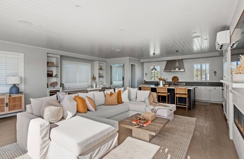 The Strand House | Downtown Manhattan Beach 4BR | Sauna & Elevator