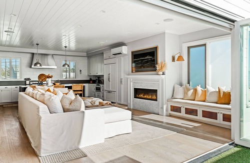 The Strand House | Downtown Manhattan Beach 4BR | Sauna & Elevator