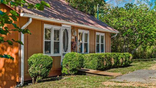 Mentone House | Downtown Mentone - Baileys Bungalow