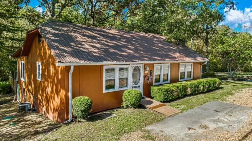 Mentone House | Downtown Mentone - Baileys Bungalow