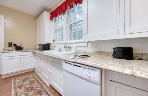 Columbus House | Downtown, Mins to Lakebottom Park-Our Midtown Nook