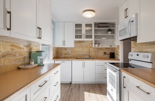 North End House | Downtown Modern Beachside Family Retreat