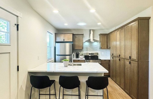 Loveland House | Downtown Modern Carriage Housenn