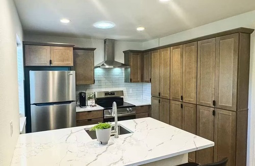Loveland House | Downtown Modern Carriage Housenn