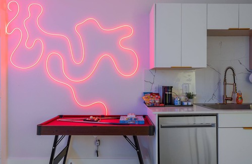 Old East Dallas Apartment | Downtown Modern Cozy Apartment