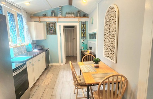 Downtown Historic District Apartment | Downtown Mosaic Historic Escape