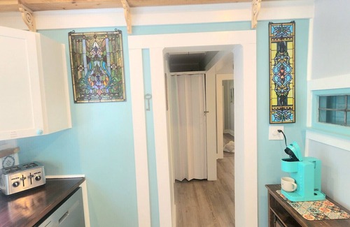 Downtown Historic District Apartment | Downtown Mosaic Historic Escape