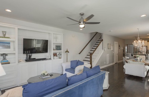 Salemtown House | Downtown Music City with Skyline View-ROOFTOP DECK