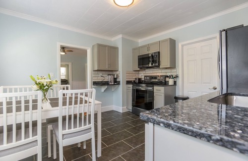Mystic - New London Apartment | Downtown Mystic Renovated & Comfortable Apartment